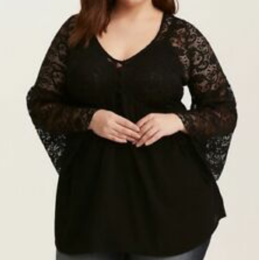 Torrid Lace Babydoll Bell Sleeve Top Size 2 NWT